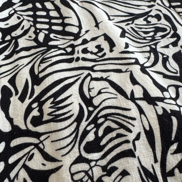 Elegant Black and White Patterned Wide Leg Pants - Picture 3 of 7